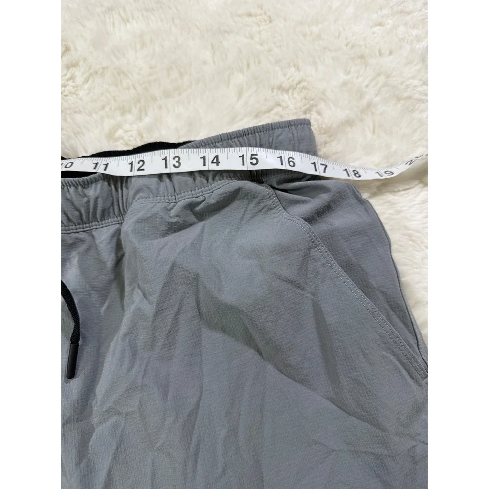 The North Face Shorts Grey Mens Athletic Hiking Trail Outdoor Gorpcore Running L